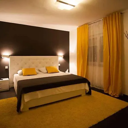Apartment In 34976