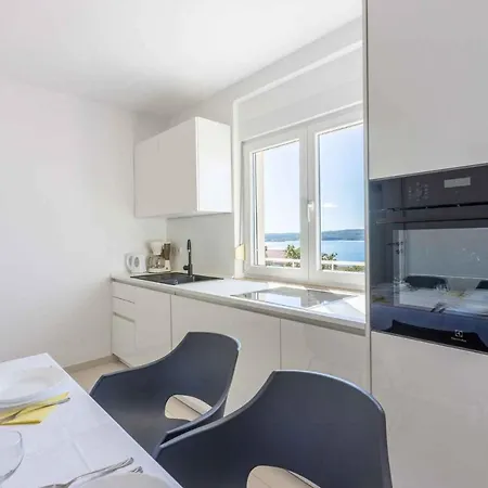 Apartment In 34976 *